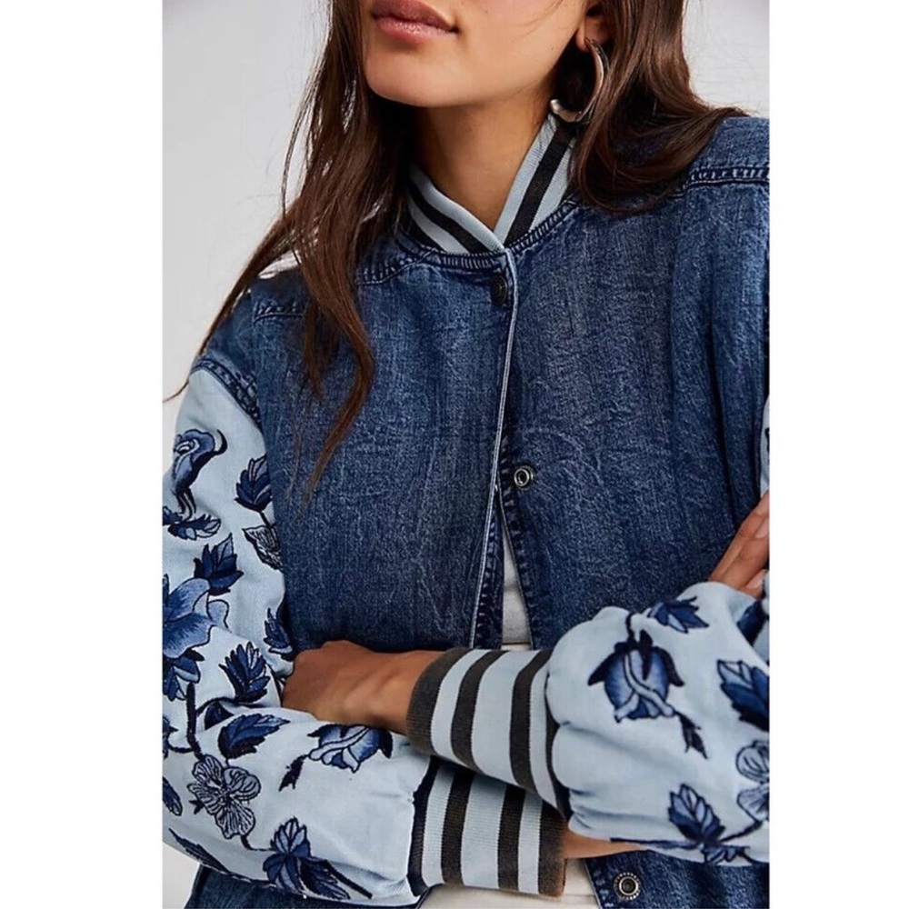 ⭐️HOST PICK⭐️ NWT Free People Team Spirit Bomber Jacket -S & M - Picture 2 of 10
